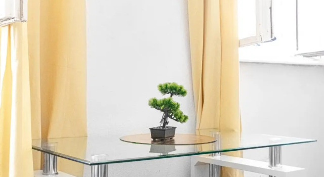 Vivid King Bed Apt - 12 minutes from City Center, Rezerwuj Hotel Hotele w Wiedeń z parkingiem, Parking