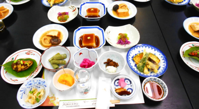 Hagurosan Sankoin, Book Hotel Tsuruoka 