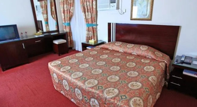 Grand Hotel Bahrain, Забронировать Отель Отели Манамы с парковкой, рядом с Juffair Mall, Парковка