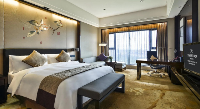 Номер Premium Crowne Plaza Chengdu Panda Garden by IHG