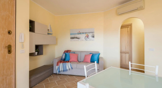 The apartment has 2 bedrooms, 2 bathrooms, living room with direct access to the terrace, kitchenett-PERLACEA 25