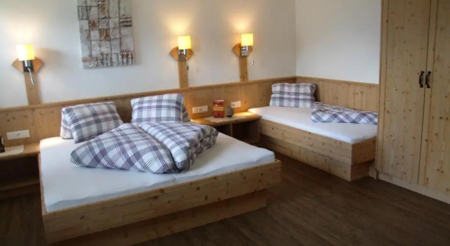 Ferienwohnung Lehenhof, Prenota Hotel Hotel a Tirolo con parcheggio, Parcheggio