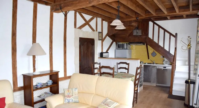 House With 2 Bedrooms in Bayeux, With Shared Pool, Enclosed Garden and Wifi, Забронировать Отель Байе 