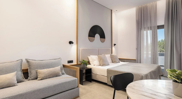 Трёхместный номер Deluxe с балконом Nontas Suites