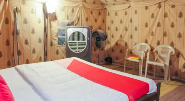 OYO 26228 Royal Camps, Boek Hotel Hotels in Kanoi met zwembad, Zwembad