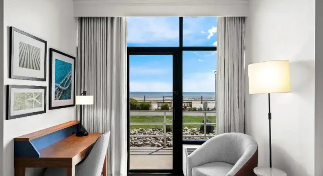 Четырёхместный номер Standard oceanfront Country Inn & Suites by Radisson, Virginia Beach Oceanfront