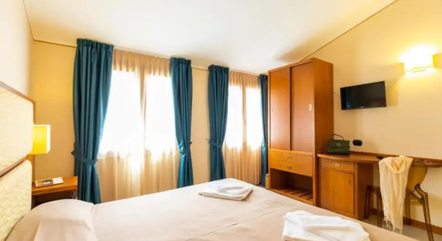 Economy Dreier Zimmer Hotel Tropis