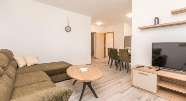 Nice Home in Ninski Stanovi With 4 Bedrooms and Wifi