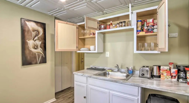 Royal Oak Hideaway: 15 Mi to Downtown Detroit!, Забронировать Отель Отели Ройал-Оук 3 звезды, 3*