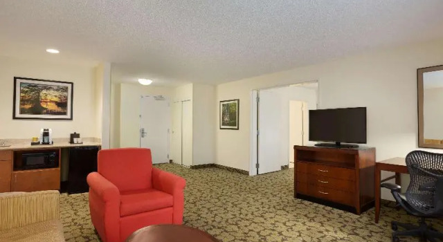 Двухместный люкс c 1 комнатой Hilton Garden Inn West Monroe