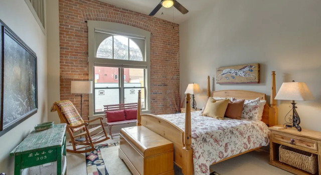 Updated Rustic-chic Condo on Ouray's Main Street!, Забронировать Апартаменты/квартира Апартаменты Орей, рядом с Bear Creek National Recreation Trail, Апартаменты/квартира
