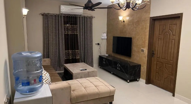 Super Deluxe three bedroom apartment, Book Apartment Hotels in Islamabad with Parking, Parking