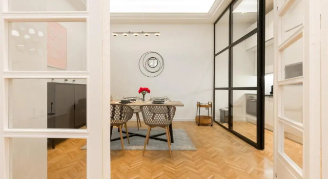 Space and Style in The Heart Of Budapest w 2BR&2BT, Varaa Hotelli Budapest Budapest