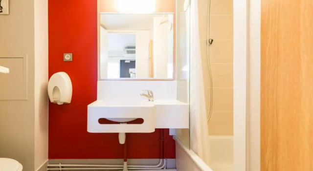 Номер Standard B&B HOTEL Saint-Etienne La Terrasse