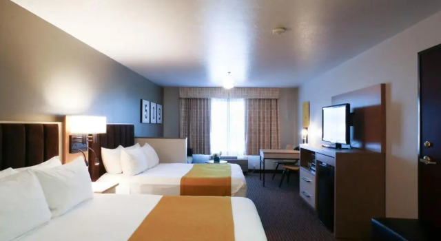 Четырёхместный люкс Oxford Suites Spokane Valley