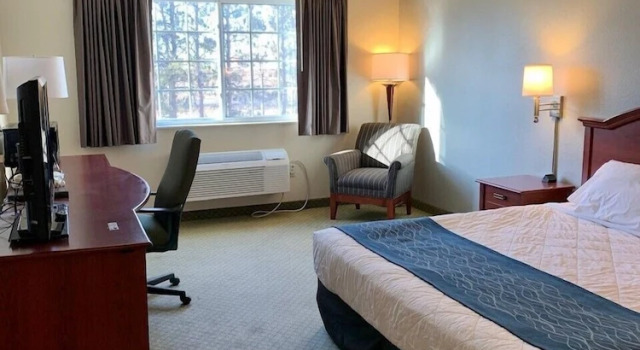 Четырёхместный номер Standard GrandStay Hotel & Suites Becker