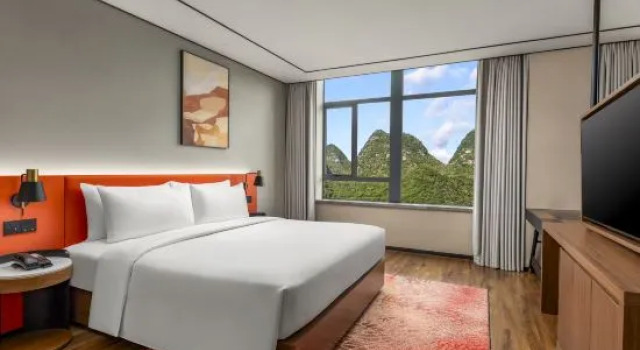 Люкс Hilton Garden Inn Xingyi Wanfenglin