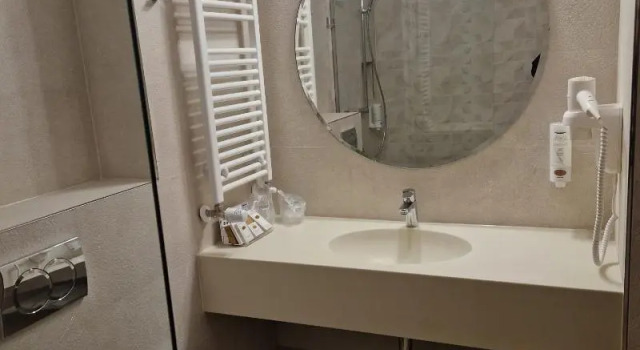 Четырёхместный номер Superior с балконом Hotel Central