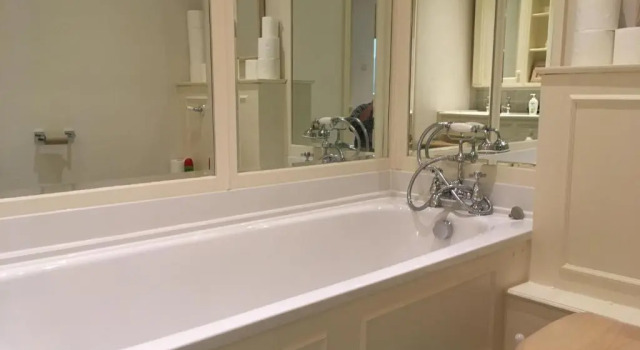 Large 2 Bedroom 2 Bathroom Apartment in Westminster, Varaa Huoneisto Asunnot kohteessa Merseyside, Huoneisto