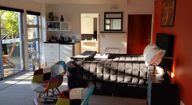 Brook Lodge, Забронировать Отель Отели Уангамата с завтраком, Завтраки
