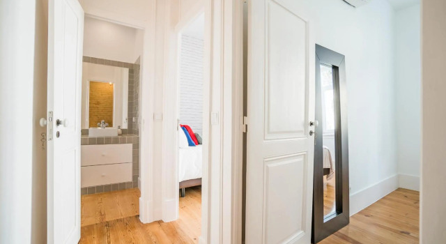 JOIVY Gorgeous 3BR home w/balcony nearby Time Out Market, Book Hotel Lisbon Region 