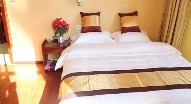 Kunming Yinghe Hotel, Rezerwuj Hotel Hotele w Kunming z parkingiem, Parking