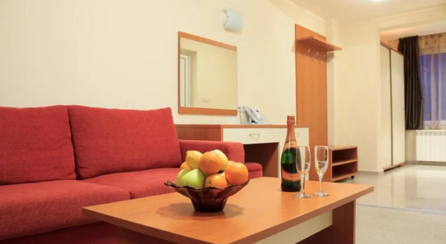 Люкс c 1 комнатой с балконом Relax Coop Hotel