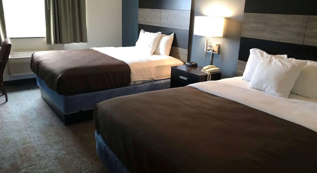 Четырёхместный номер Standard AmericInn by Wyndham Maquoketa