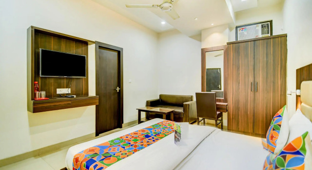 Fabhotel Solitaire Inn