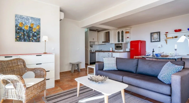 Lovely Beachfront Apartment with Sunny Balcony Ref 35