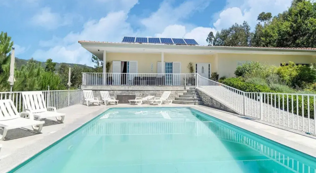 Вилла Upscale Villa With Swimming Pool and Terrace
