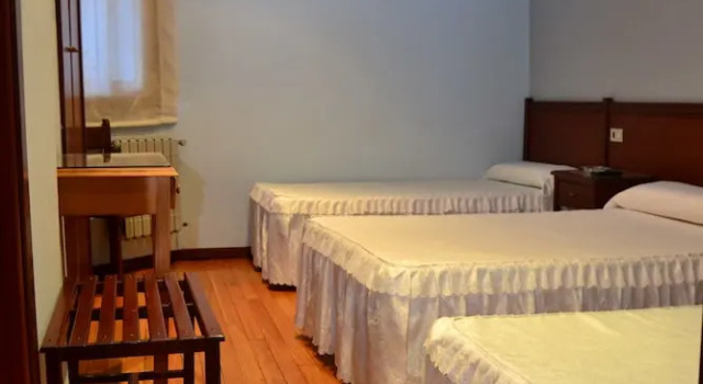 Трёхместный номер Superior с балконом Pensión Residencia Buenos Aires