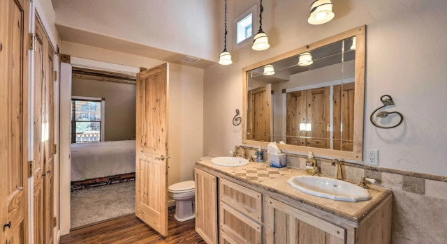 Коттедж Spacious Pinetop Country Club Cabin w/ Deck!