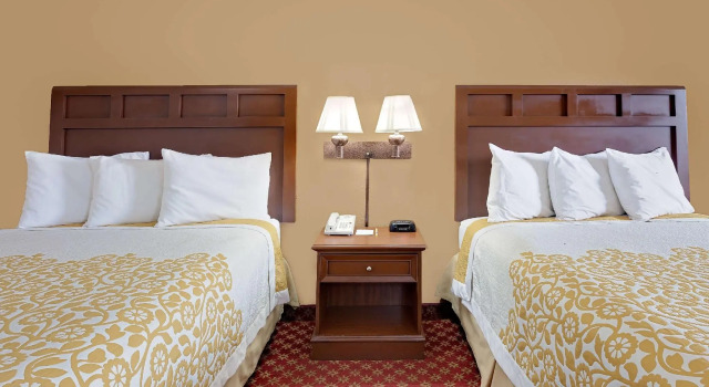 Четырёхместный номер Standard Days Inn by Wyndham Paris