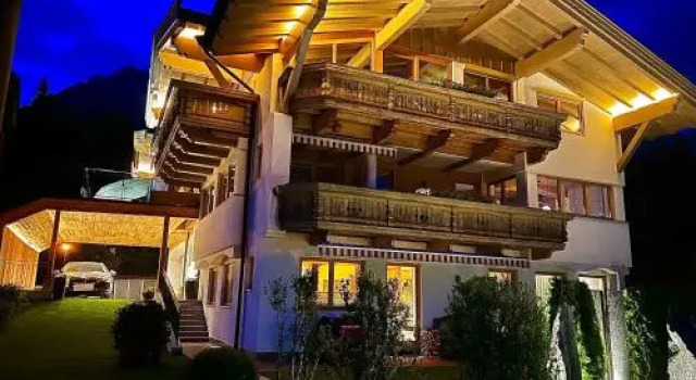 Landhaus BergMoment, Prenota Casa vacanze Hotel a Tirolo con parcheggio, Parcheggio
