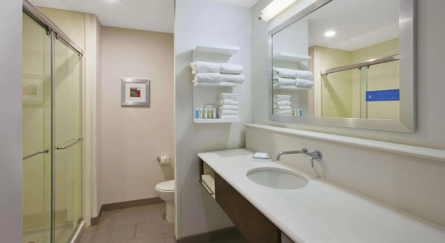 Четырёхместный люкс Hampton Inn by Hilton Detroit Dearborn, MI