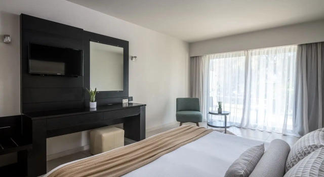 Трёхместный номер Superior с видом на внутреннюю территорию Akti Coast Club