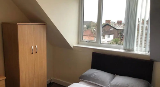 Large eight bedroom house