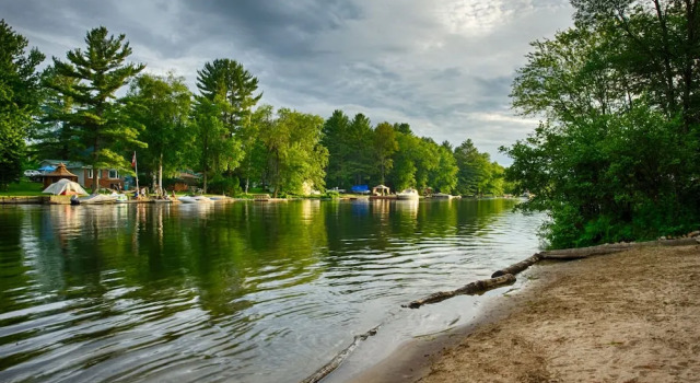 Great Blue Resorts - Shamrock Bay Resort, Book Resort Gravenhurst Muskoka