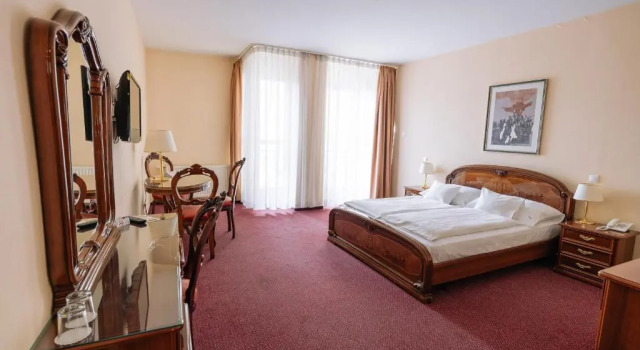 Полулюкс с балконом Pannonia Hotel