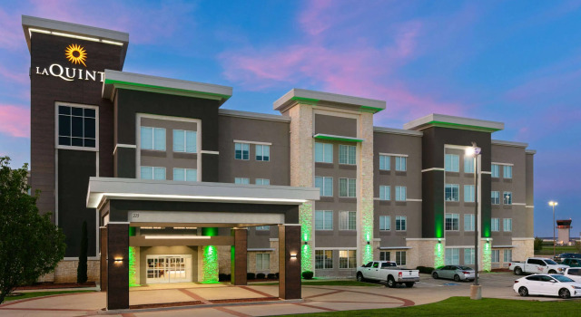 La Quinta Inn & Suites by Wyndham Ft Worth-Burleson, Забронировать Отель Берлесон Dallas - Fort Worth Metropolitan Area