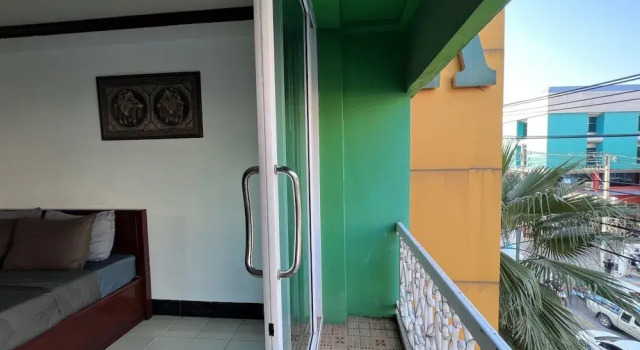 Двухместный номер Standard с балконом и с видом на город Green Hotel