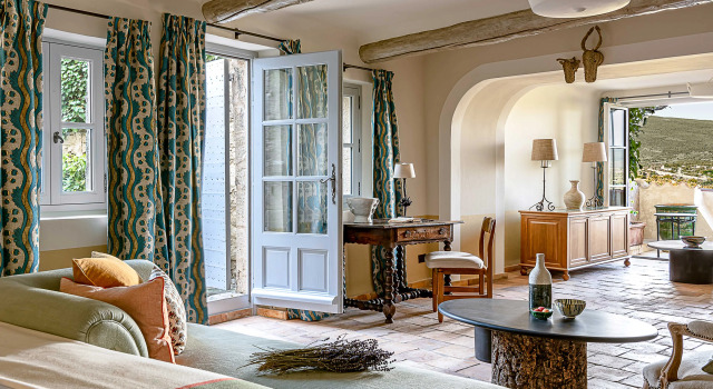 Полулюкс Deluxe Hotel Crillon le Brave