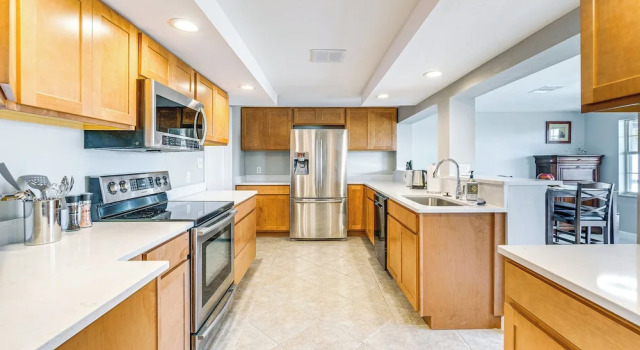 Waterfront Port Charlotte Home < 1 Mi to Beach!, Забронировать Дом для отпуска Порт-Шарлотт Southwest Florida, рядом с Пляж Порт-Шарлотт