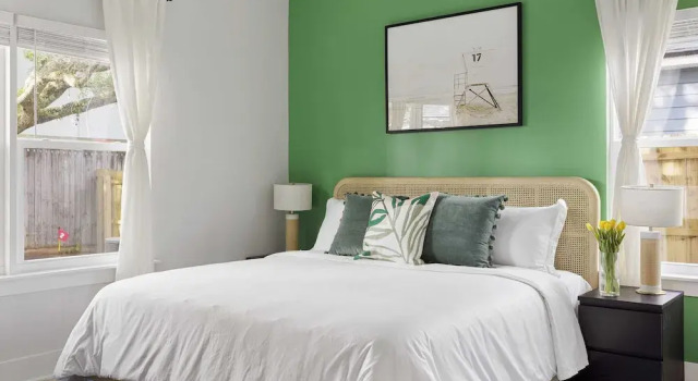 Beach Retreat w/ Putting Green, Hot Tub, 2 Free Bikes Golden Hour by Avantstay, Rezerwuj Dom wakacyjny Hotele w Saint Augustine Area z parkingiem, Parking