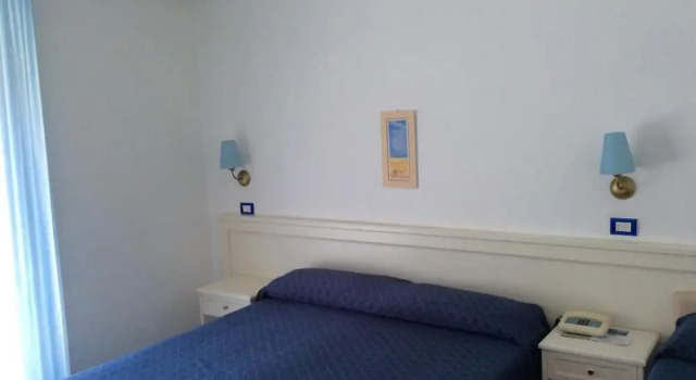 Hotel Elisa, Забронировать Отель Отели Пескичи с парковкой, Парковка