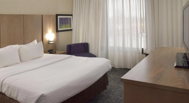 Двухместный номер Standard Crowne Plaza Cleveland Airport by IHG
