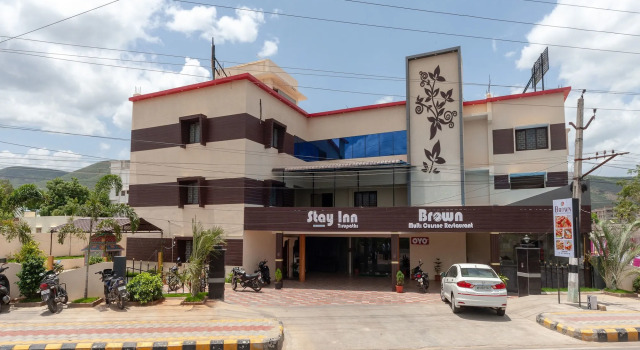 OYO 16982 Stay Inn Tirupati, Rezerwuj Hotel Hotele w Andhra Pradesh z parkingiem, Parking
