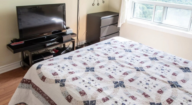 2 Bedroom North York Condo With a Pool and Gym, Varaa Hotelli North York 