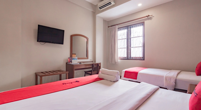Люкс RedDoorz near Simpang Dago 2